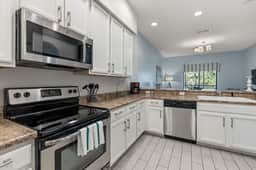 2BD Tropical Oasis, Resort Pool, Near Disney - Image 2