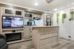 Zen Den Luxury RV Retreat Hot Tub Fire Pit Escape - Image 4