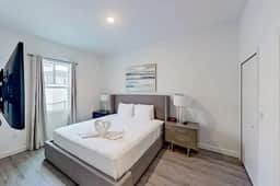 5-BR Modern Family Home w/ Pool• Near Disney - Image 3