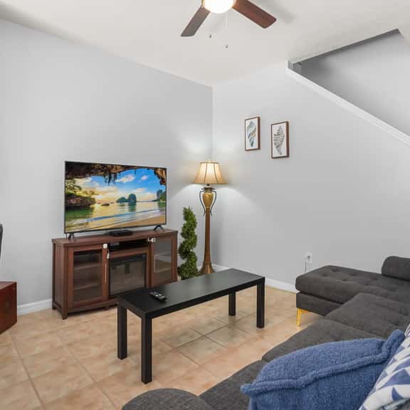 3BR Villa in Gated HOA Near Disney - Image 1