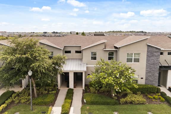 4BR Luxury Retreat in Champions Gate, Near Disney - Image 2