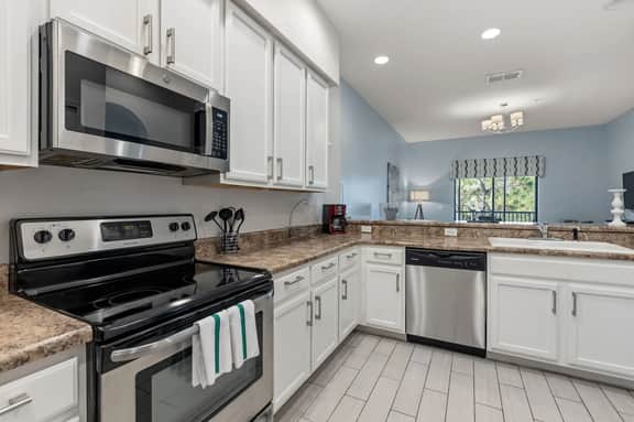 2BD Tropical Oasis, Resort Pool, Near Disney - Image 2