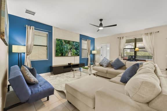 6BR Villa: Pool, Hot Tub & Game Room – Near Disney - Image 2