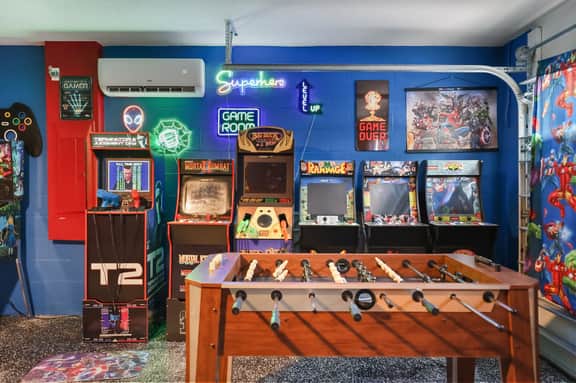 6BR Villa: Pool, Hot Tub & Game Room – Near Disney - Image 4