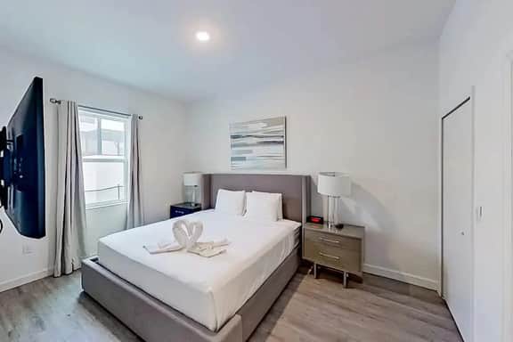 5-BR Modern Family Home w/ Pool• Near Disney - Image 3