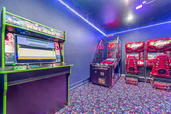 Cozy 6BR Home,Sleeps 16,Near Disney & Universal FL - Image 4