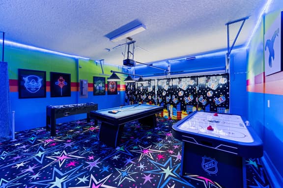 Spacious 8Bd Retreat with Private Pool near Disney - Image 1