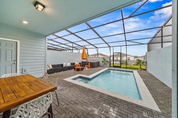 Lux 5BR Villa • Private Pool • Sleeps 10 • Disney - Image 1