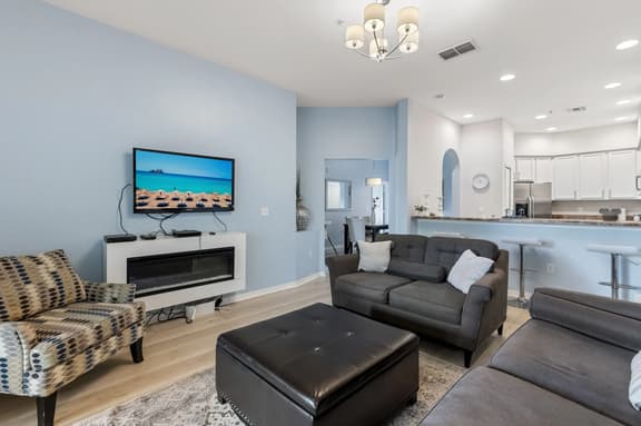 2BD Tropical Oasis, Resort Pool, Near Disney - Image 1