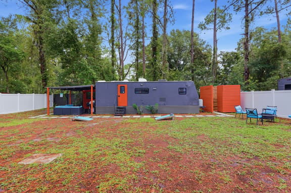 Tropical Getaway RV Retreat- Private & Cozy! - Image 1